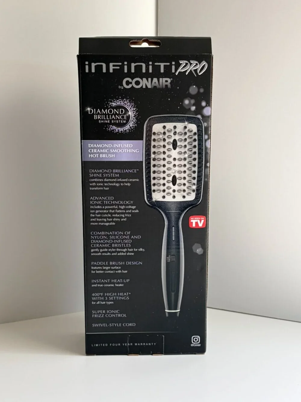 NIB Infiniti Pro by Conair Diamond Brilliance Ceramic Smoothing Hot Brush